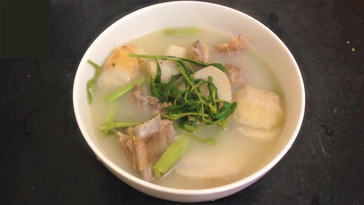 Canh rau nhút khoai sọ giúp an thần