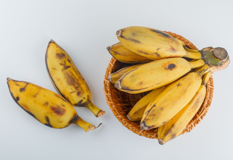 Bữa ăn giàu omega-3, hạt óc chó, chuối và sữa ấm giúp cải thiện giấc ngủ và giảm đau đầu