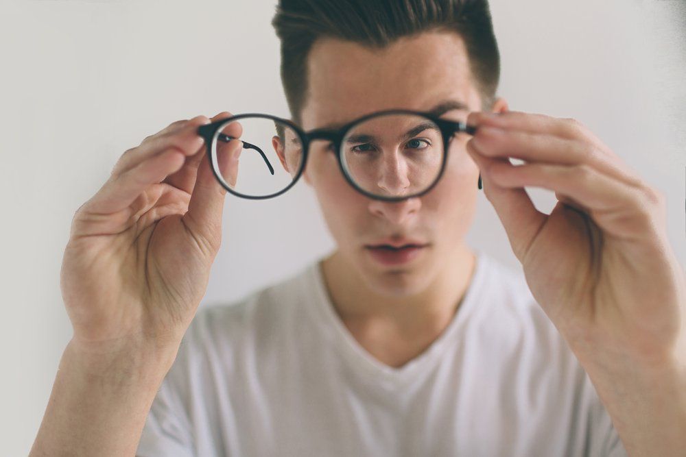 Co thắt điều tiết có thể làm mắt xuất hiện độ cận tạm thời và dễ nhầm với cận thị thật