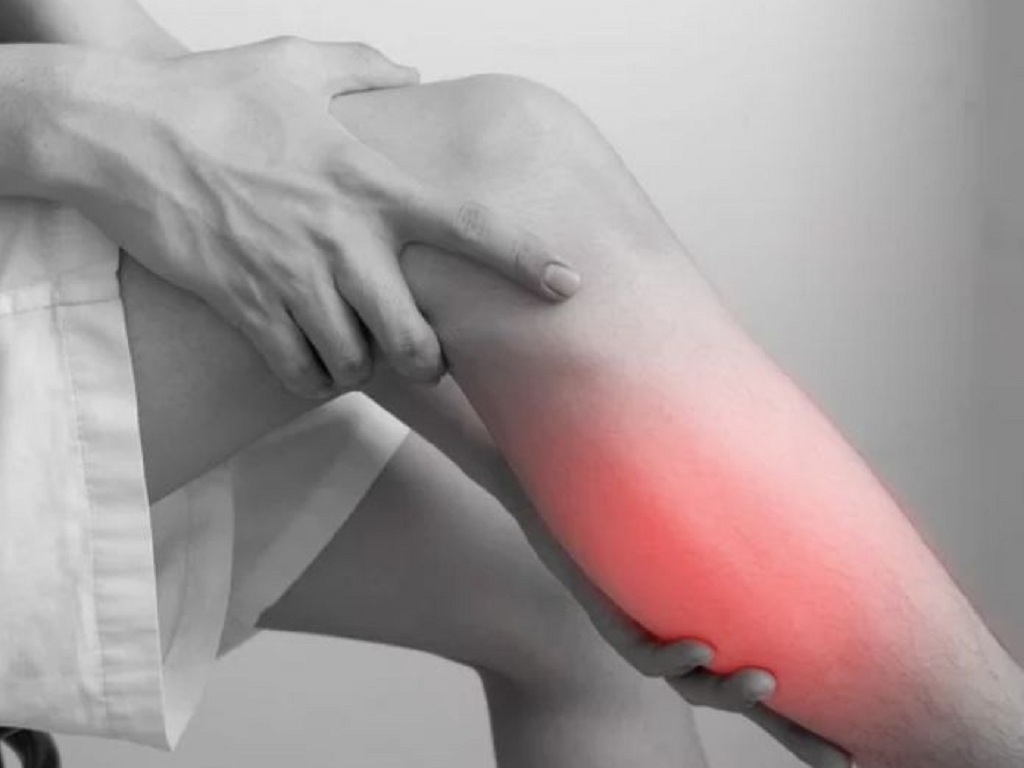 Suy giảm estrogen sau mãn kinh là một trong những yếu tố làm tăng nguy cơ loãng xương ở phụ nữ.