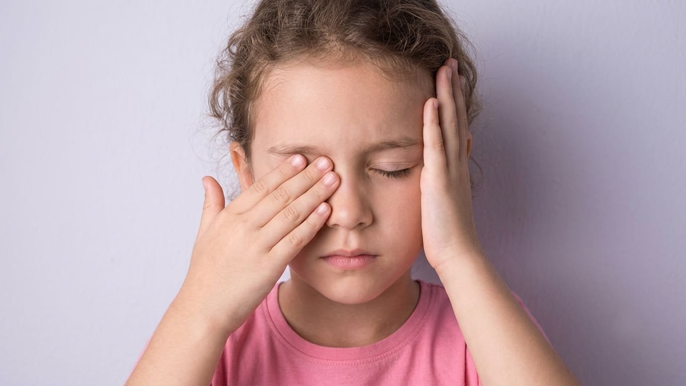 Rối loạn điều tiết mắt khiến mắt khó lấy nét khi chuyển giữa nhìn gần và nhìn xa