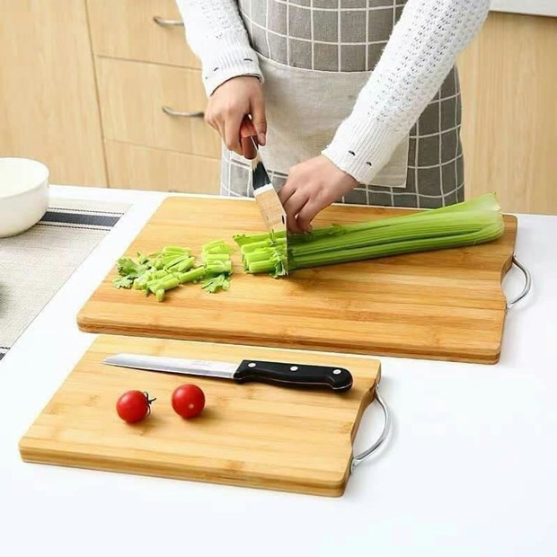 Tách riêng thớt cho đồ sống và đồ chín giúp giảm nguy cơ nhiễm khuẩn chéo khi chế biến thực phẩm