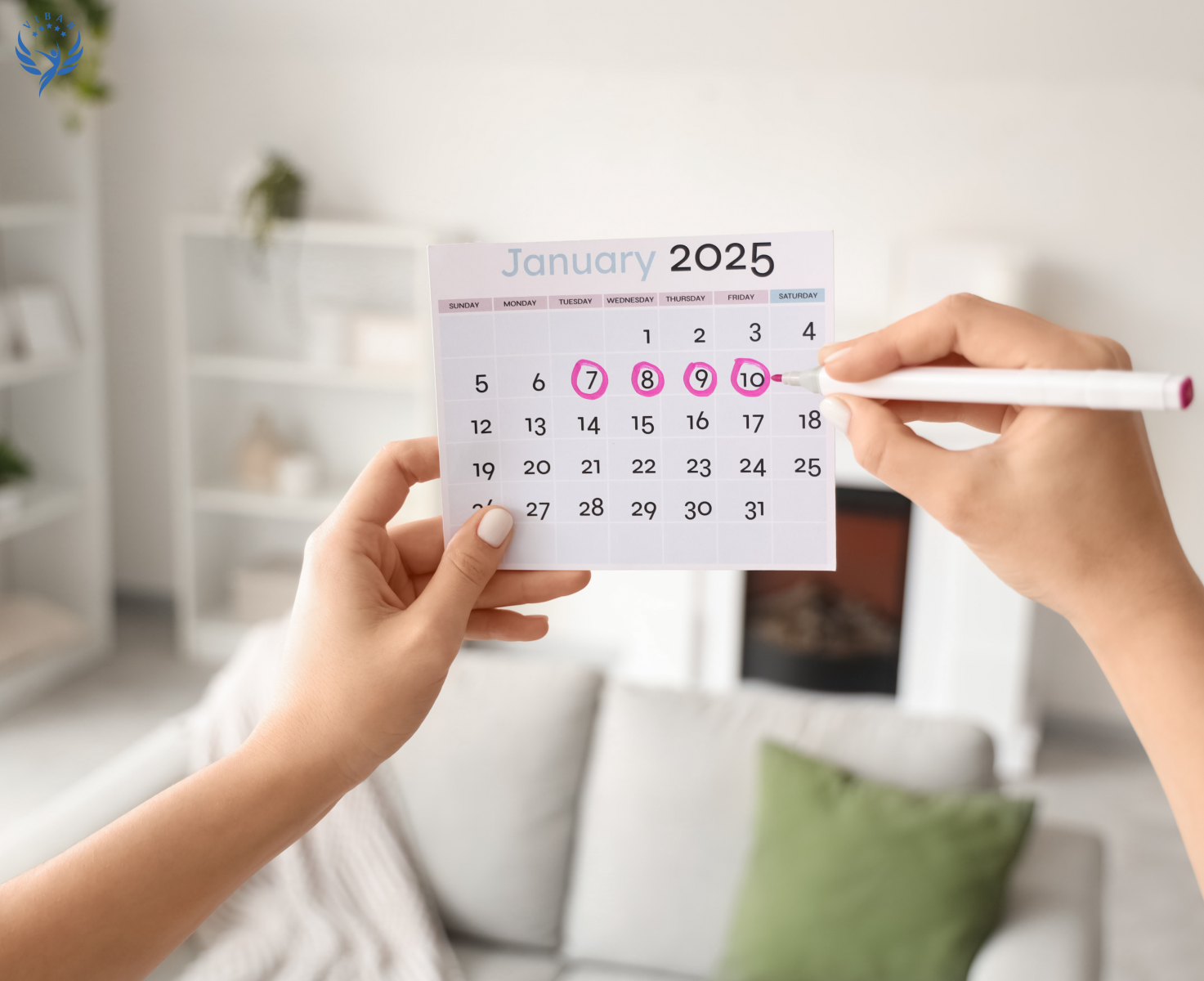 Progesterone tăng trong pha hoàng thể làm chậm nhu động ruột và gây táo bón trước kỳ kinh