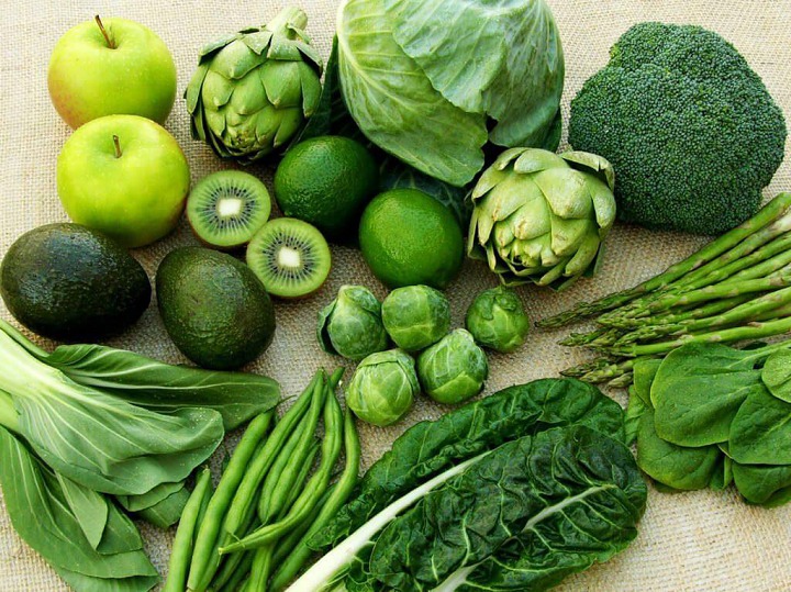 Rau, trái cây và ngũ cốc nguyên hạt giúp hỗ trợ cải thiện táo bón