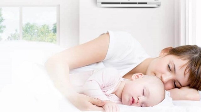 Trẻ nằm điều hòa đúng cách không trực tiếp gây viêm mũi họng