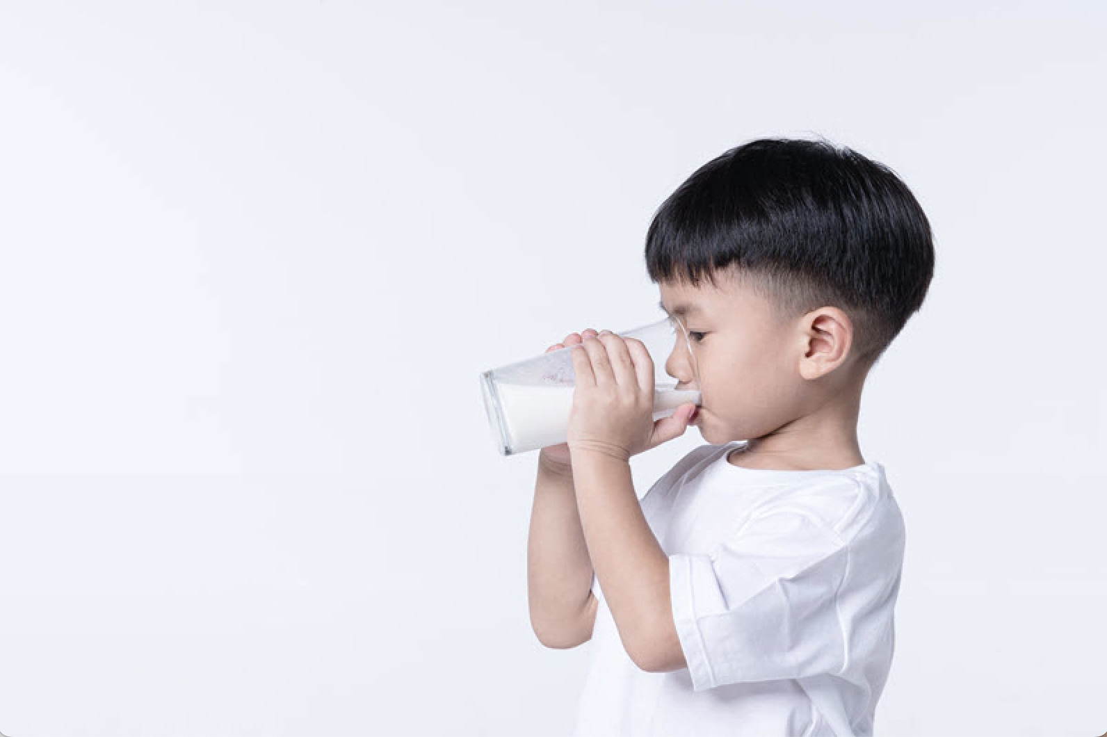 Trẻ uống quá nhiều sữa có thể no lâu và giảm hứng thú với bữa ăn